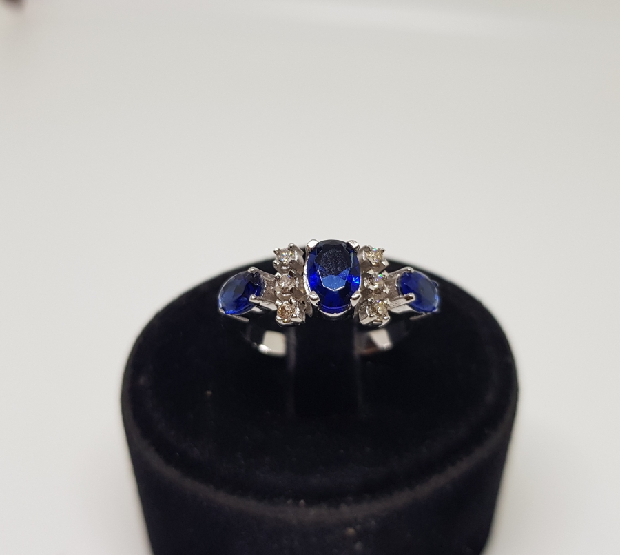 PIRLANTA VE SAFİR TAŞLI ÜÇLÜ ÜÇ TAŞ  MODEL YÜZÜK