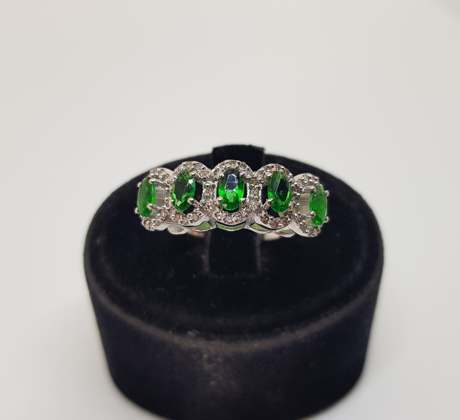 ZÜMRÜT VE PIRLANTA TAŞLI YARIM TAM TUR MODEL YÜZÜK