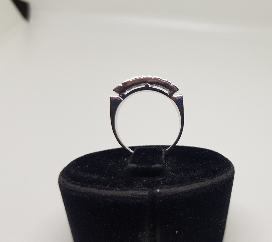 PIRLANTA TAŞLI YEDİTAŞ SIRA MODEL YÜZÜK