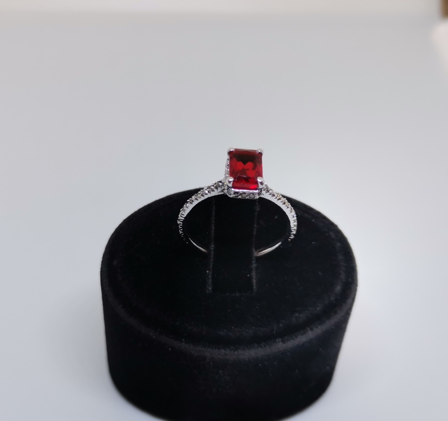 YAKUT VE PIRLANTA TAŞLI FRANSIZ BAGET MODELLİ YÜZÜK