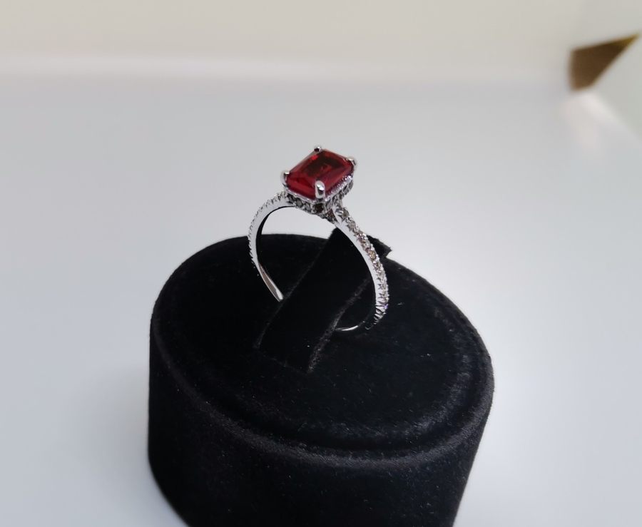 YAKUT VE PIRLANTA TAŞLI FRANSIZ BAGET MODELLİ YÜZÜK