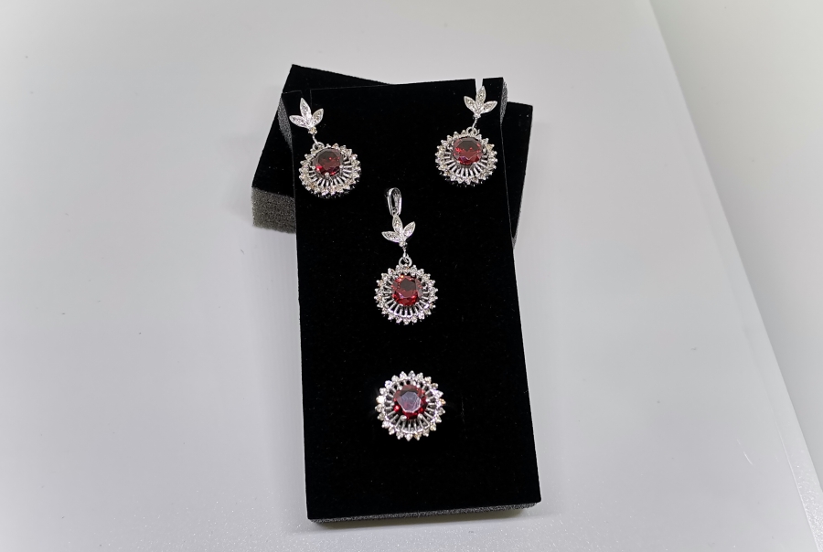 PIRLANTA VE GARNET TAŞLI ÜÇLÜ SET