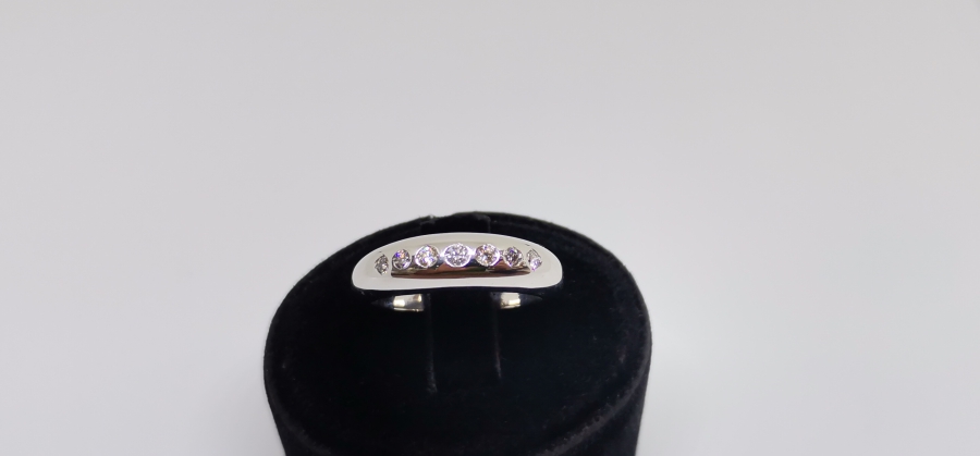 YEDİTAŞLI PIRLANTA YÜZÜK