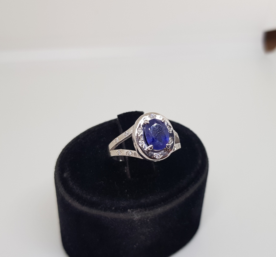 SAFİR VE PIRLANTA TAŞLI GİRİT MODELİ YÜZÜK