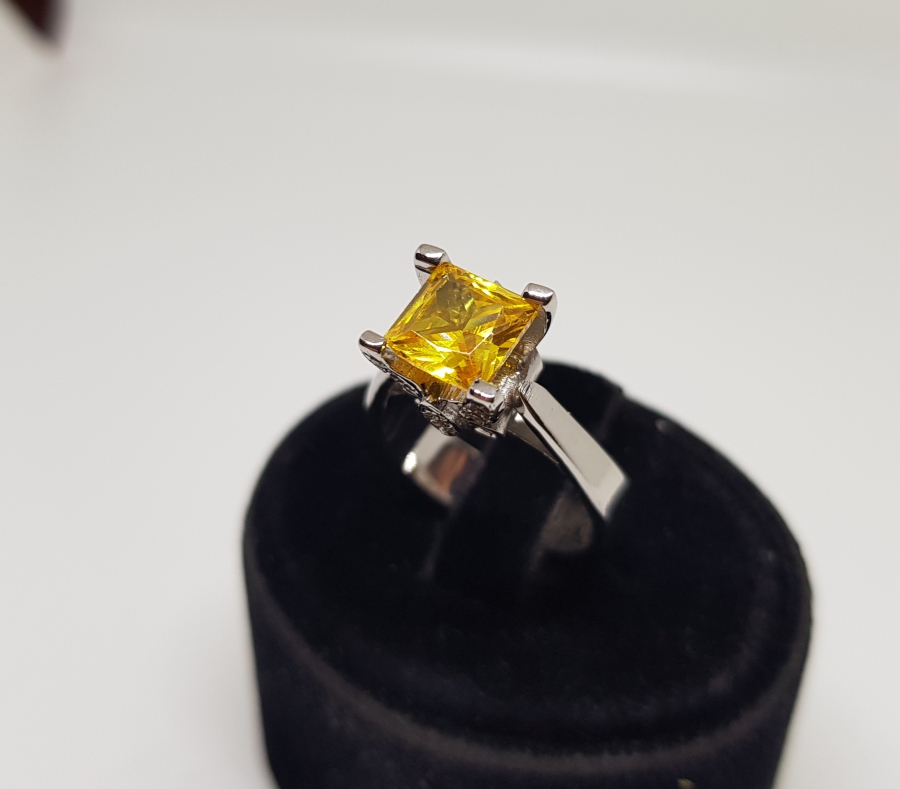 PIRLANTA VE SİTRİN TAŞLI KARE ELMAS MODELİ YÜZÜK