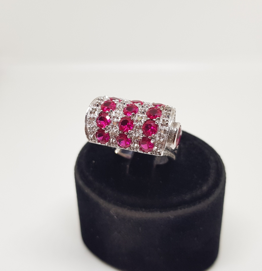 MÜHRE MODEL YAKUT VE PIRLANTA TAŞLI YÜZÜK