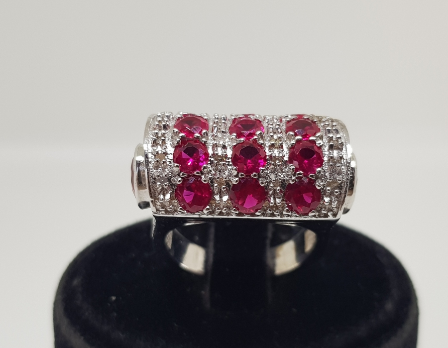 MÜHRE MODEL YAKUT VE PIRLANTA TAŞLI YÜZÜK