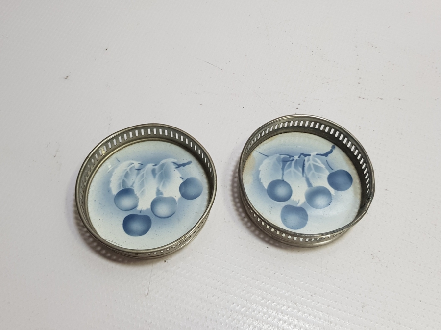 BİR ÇİFT ANTİKA PORSELEN BARDAK ALTLIĞI