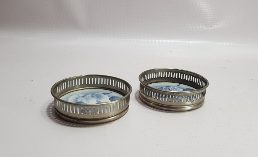 BİR ÇİFT ANTİKA PORSELEN BARDAK ALTLIĞI