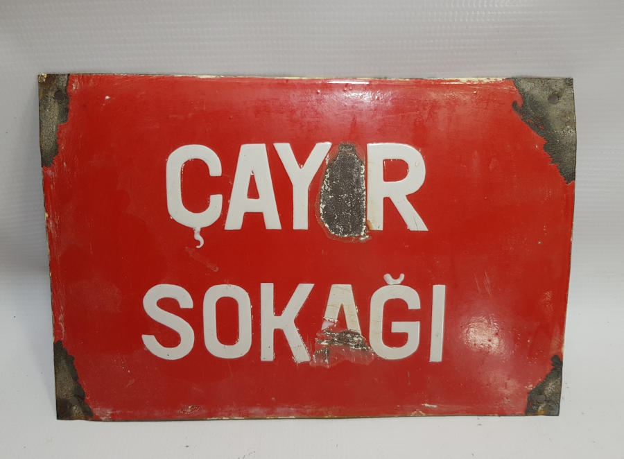 ÇAYIR SOKAĞI YAZILI ESKİ EMAYE TABELA