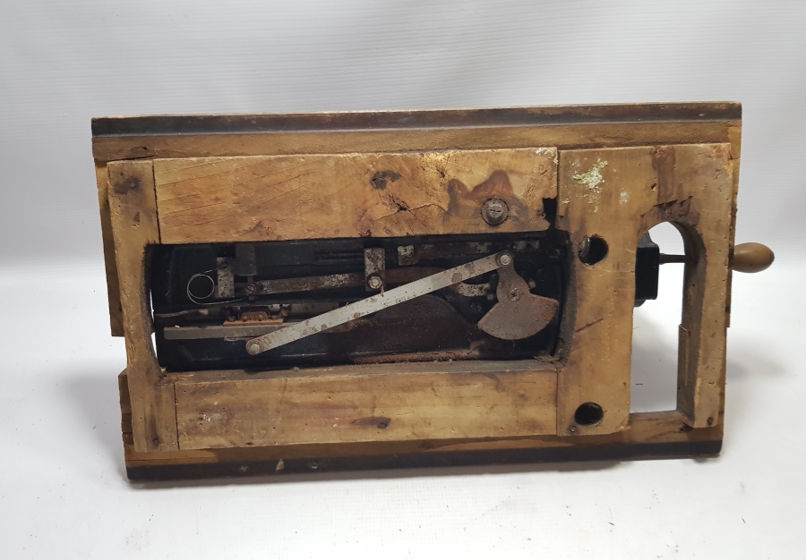 OSMANLI DÖNEMİ MERTZANOFF CONSTANTINOPLE DİKİŞ MAKİNESİ