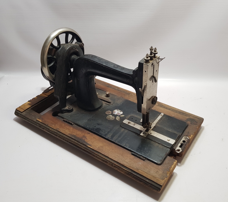 OSMANLI DÖNEMİ MERTZANOFF CONSTANTINOPLE DİKİŞ MAKİNESİ