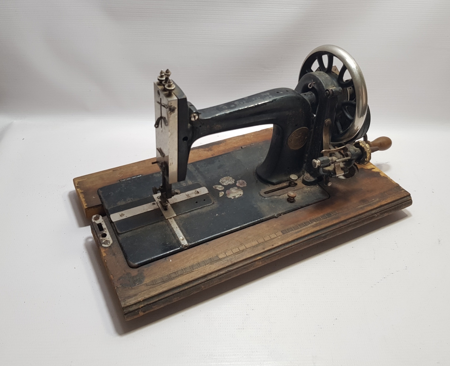 OSMANLI DÖNEMİ MERTZANOFF CONSTANTINOPLE DİKİŞ MAKİNESİ