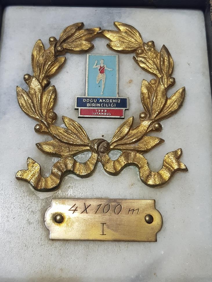 1943 YILI 4 X 100 METRE DOĞU AKDENİZ BİRİNCİLİĞİ MADALYA PLAKET