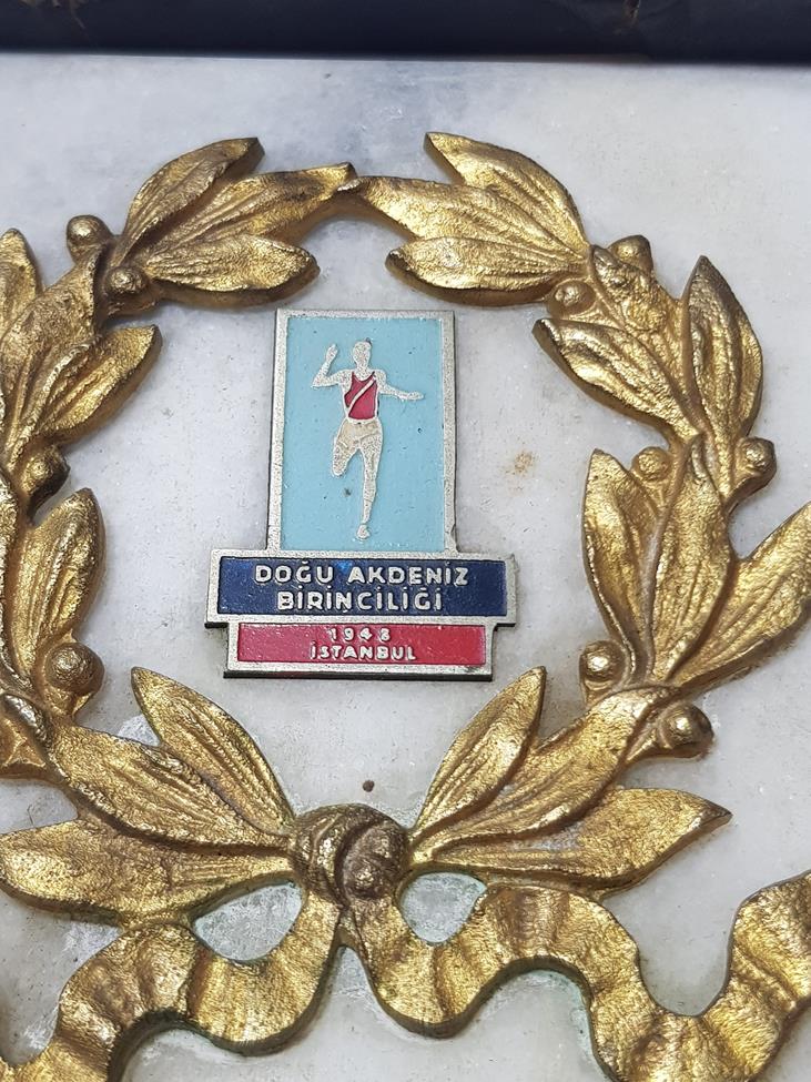 1943 YILI 4 X 100 METRE DOĞU AKDENİZ BİRİNCİLİĞİ MADALYA PLAKET