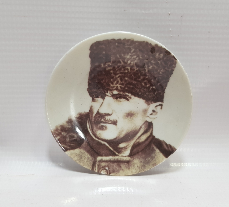 ATATÜRK RESİMLİ PORSELEN DUVAR TABAĞI