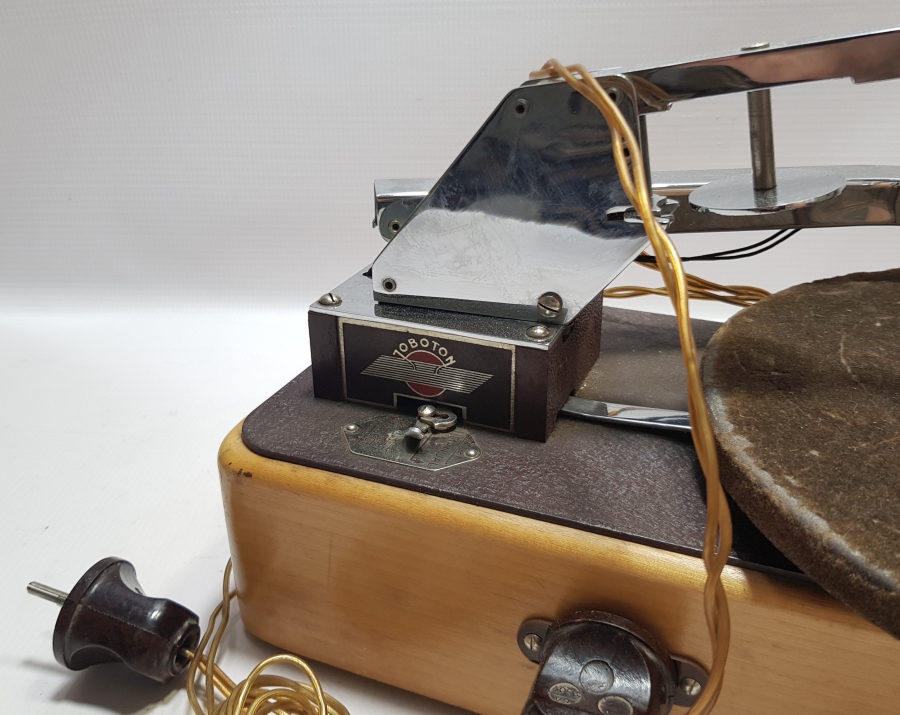 ÇOK FARKLI FORMDA ANTİKA GRAMOFON