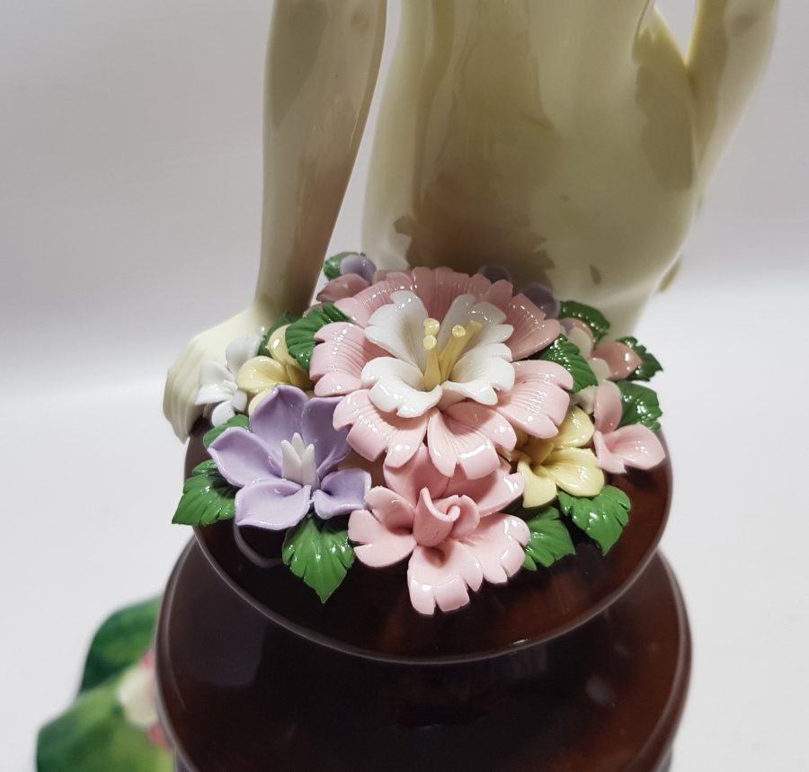 İTALYAN CAPODİMONTE PORSELEN KADIN BİBLOSU