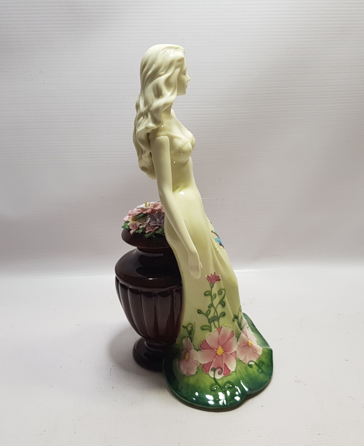 İTALYAN CAPODİMONTE PORSELEN KADIN BİBLOSU