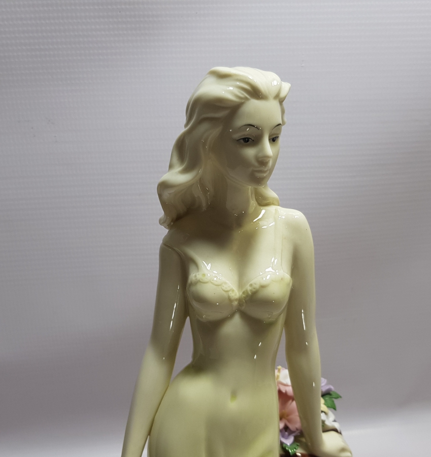 İTALYAN CAPODİMONTE PORSELEN KADIN BİBLOSU