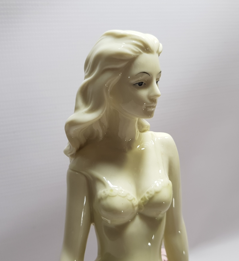 İTALYAN CAPODİMONTE PORSELEN KADIN BİBLOSU