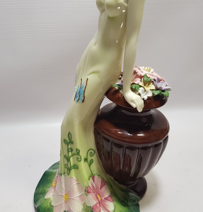 İTALYAN CAPODİMONTE PORSELEN KADIN BİBLOSU