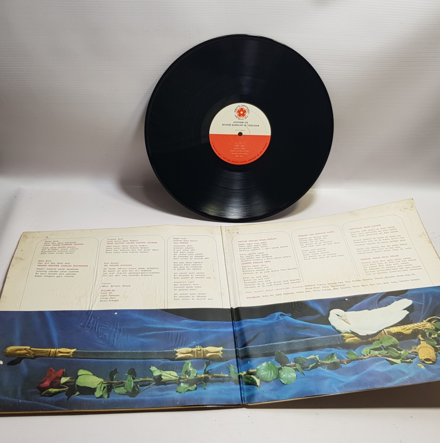 1973 ATATÜRK'ÜN SEVDİĞİ ŞARKILAR VE TÜRKÜLER LONGPLAY PLAK