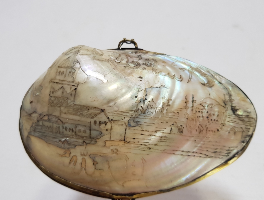 OSMANLI DÖNEMİ İSTANBUL RESİMLİ VE OSMANLICA YAZILI DENİZ KABUĞU MÜCEVHER KUTUSU