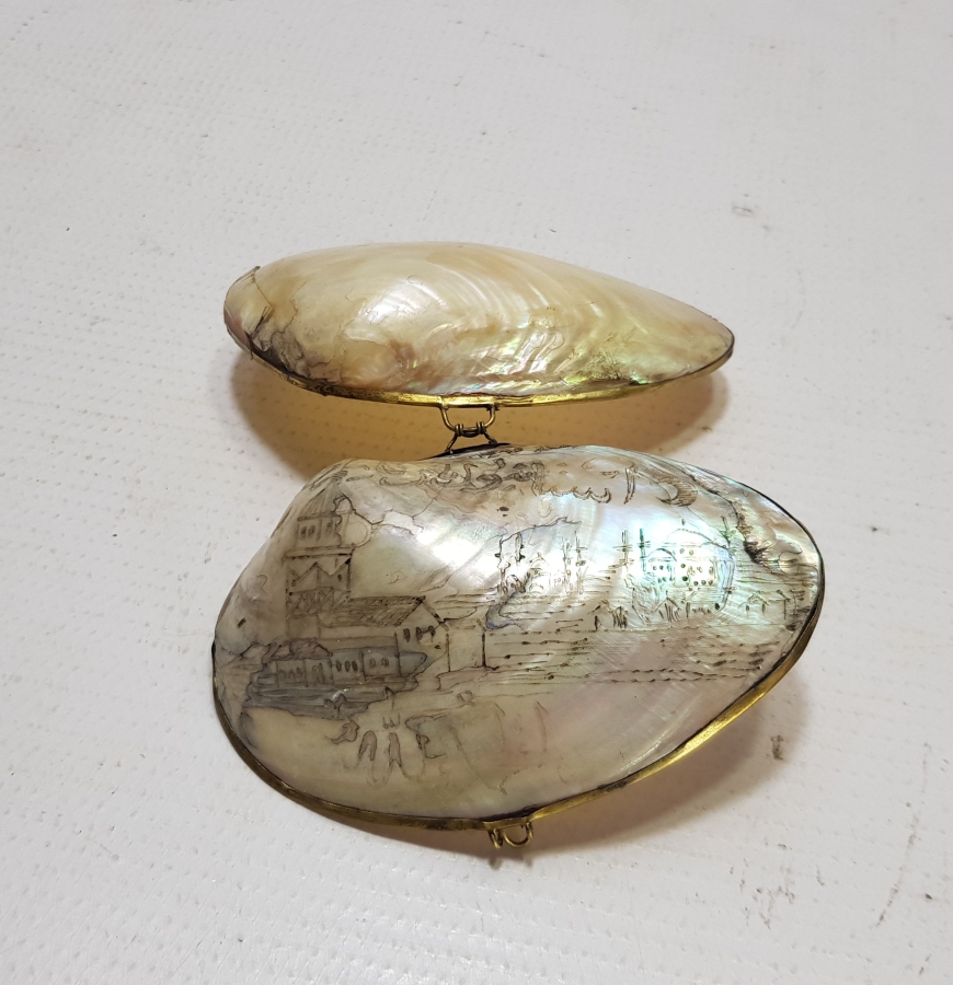 OSMANLI DÖNEMİ İSTANBUL RESİMLİ VE OSMANLICA YAZILI DENİZ KABUĞU MÜCEVHER KUTUSU