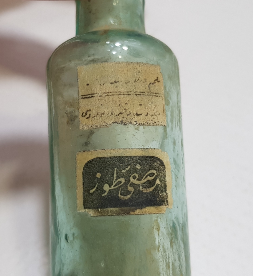 OSMANLICA YAZILI İLAÇ ŞİŞESİ