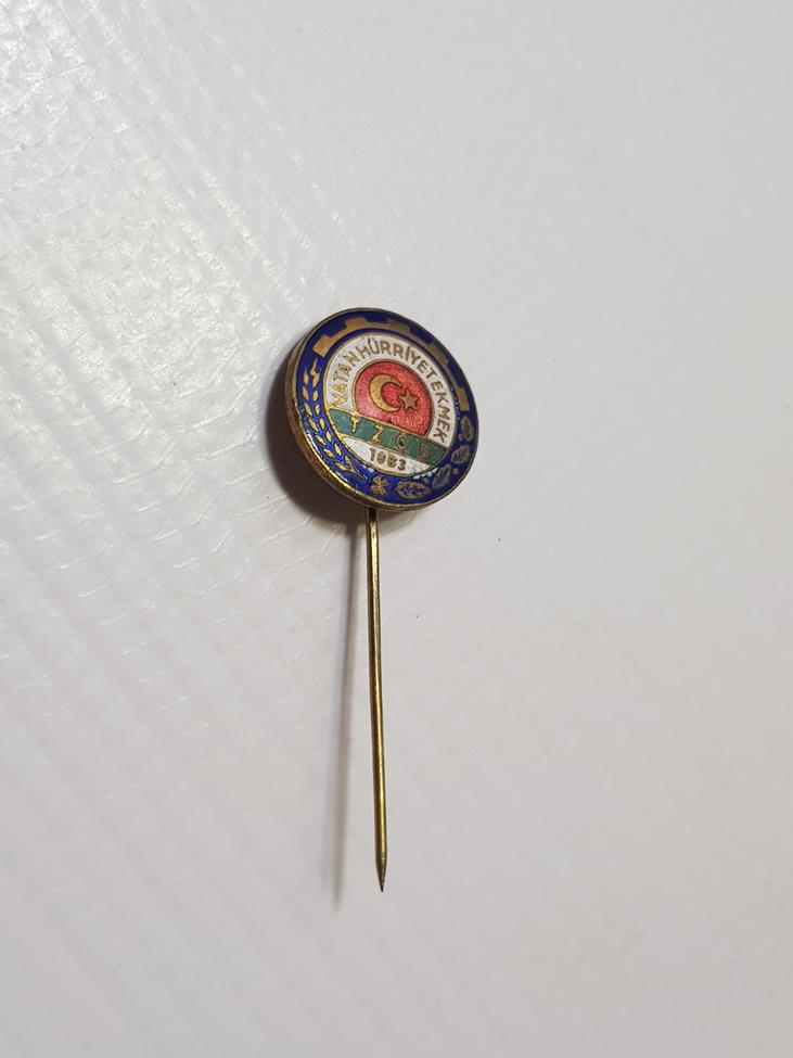 VATAN, HÜRRİYET, EKMEK YAZILI TZOB ROZETİ