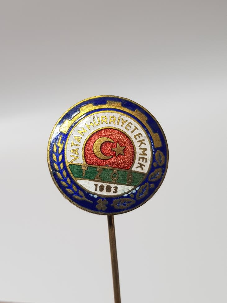 VATAN, HÜRRİYET, EKMEK YAZILI TZOB ROZETİ