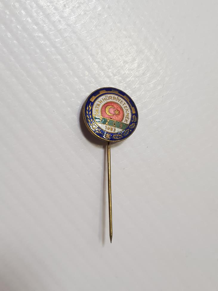 VATAN, HÜRRİYET, EKMEK YAZILI TZOB ROZETİ