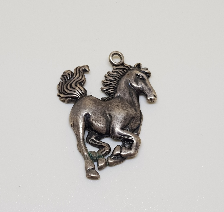 AT FORMLU GÜMÜŞ KOLYE UCU