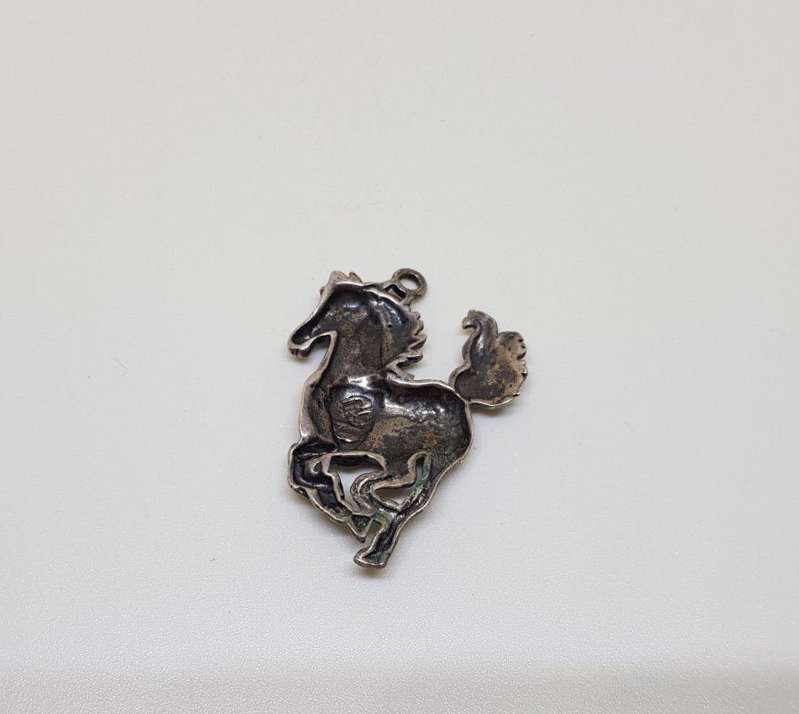 AT FORMLU GÜMÜŞ KOLYE UCU