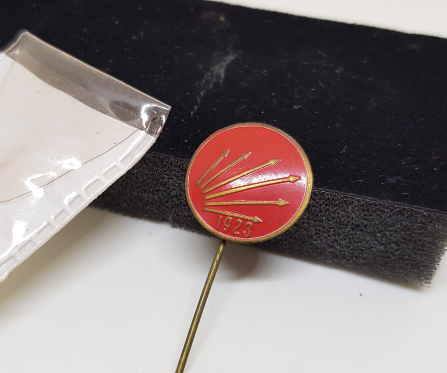 ORİJİNAL KABINDA ANTİKA CHP ROZETİ