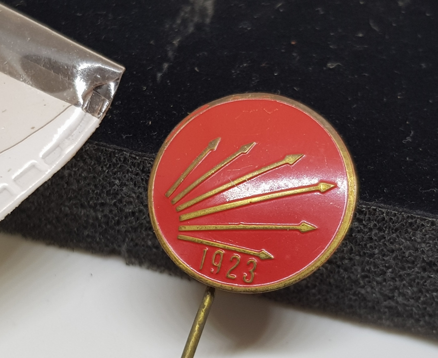 ORİJİNAL KABINDA ANTİKA CHP ROZETİ