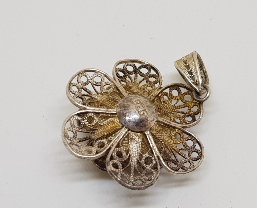 ÇİÇEK FORMLU TELKARİ GÜMÜŞ KOLYE UCU