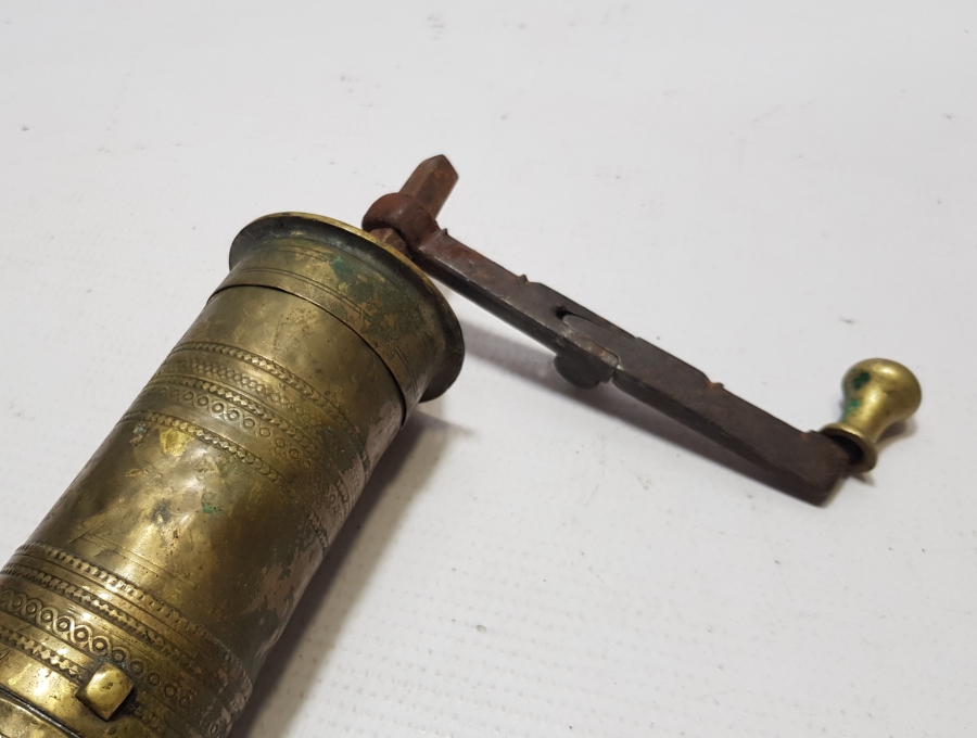 1929 İZMİR YAPIMI BOL OSMANLICA DAMGALI NADİR KAHVE DEĞİRMENİ