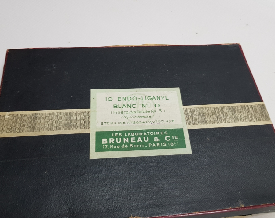 TIP TARİHİ - ORİJİNAL KUTUSUNDA AMELİYAT İPLİKLERİ