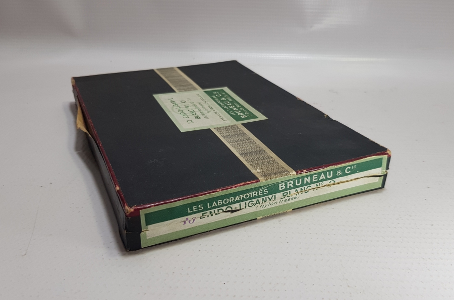 TIP TARİHİ - ORİJİNAL KUTUSUNDA AMELİYAT İPLİKLERİ