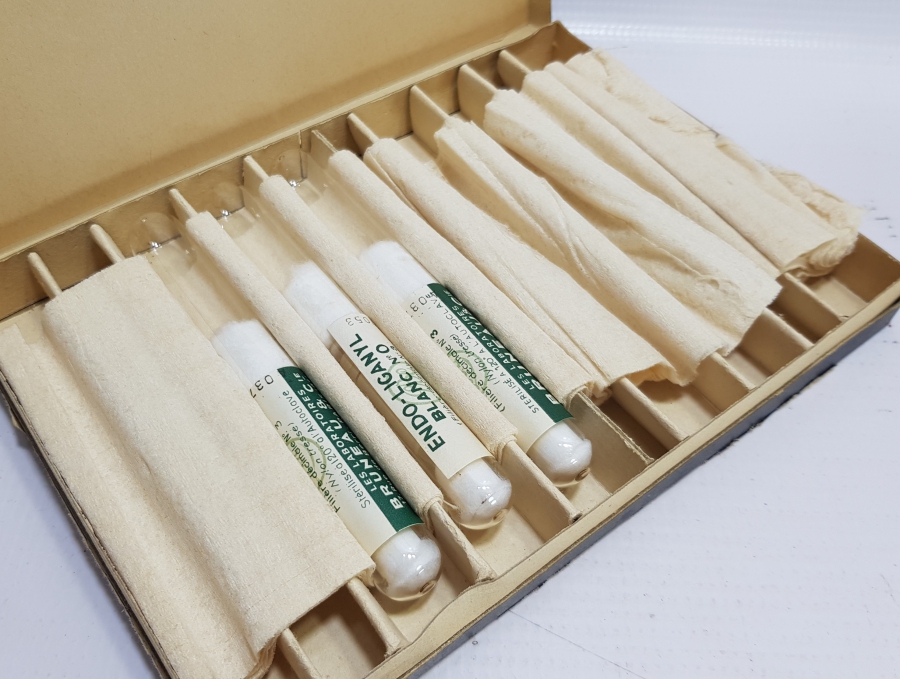 TIP TARİHİ - ORİJİNAL KUTUSUNDA AMELİYAT İPLİKLERİ