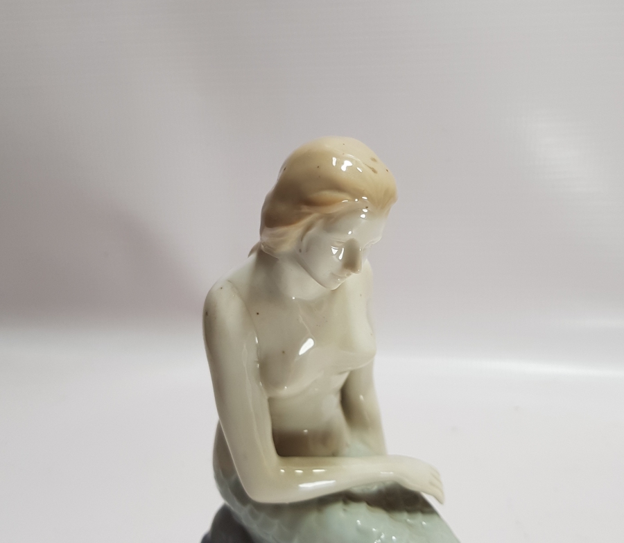 ANTİKA DENİZKIZI FORMLU PORSELEN BİBLO