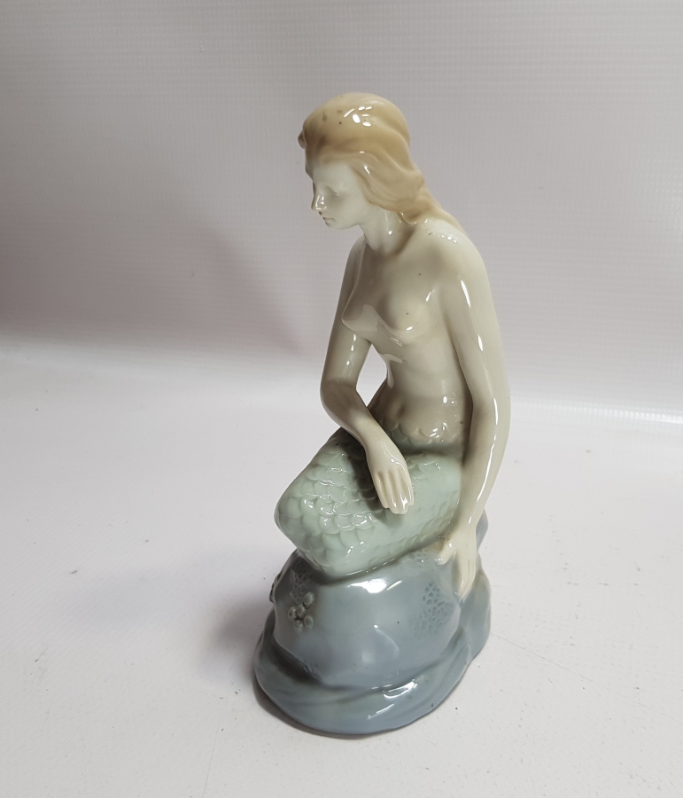 ANTİKA DENİZKIZI FORMLU PORSELEN BİBLO