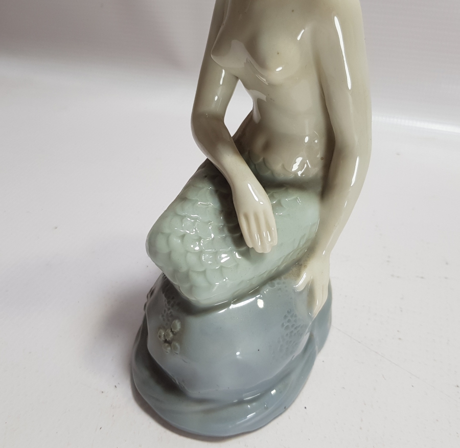 ANTİKA DENİZKIZI FORMLU PORSELEN BİBLO