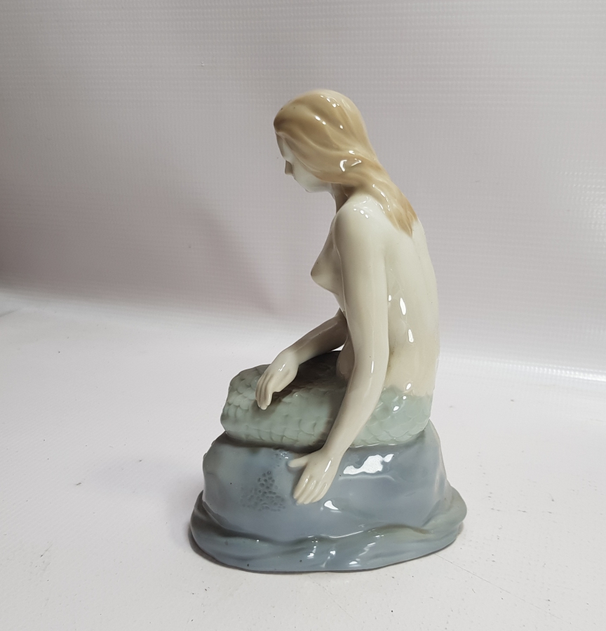 ANTİKA DENİZKIZI FORMLU PORSELEN BİBLO