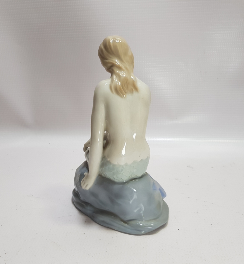 ANTİKA DENİZKIZI FORMLU PORSELEN BİBLO