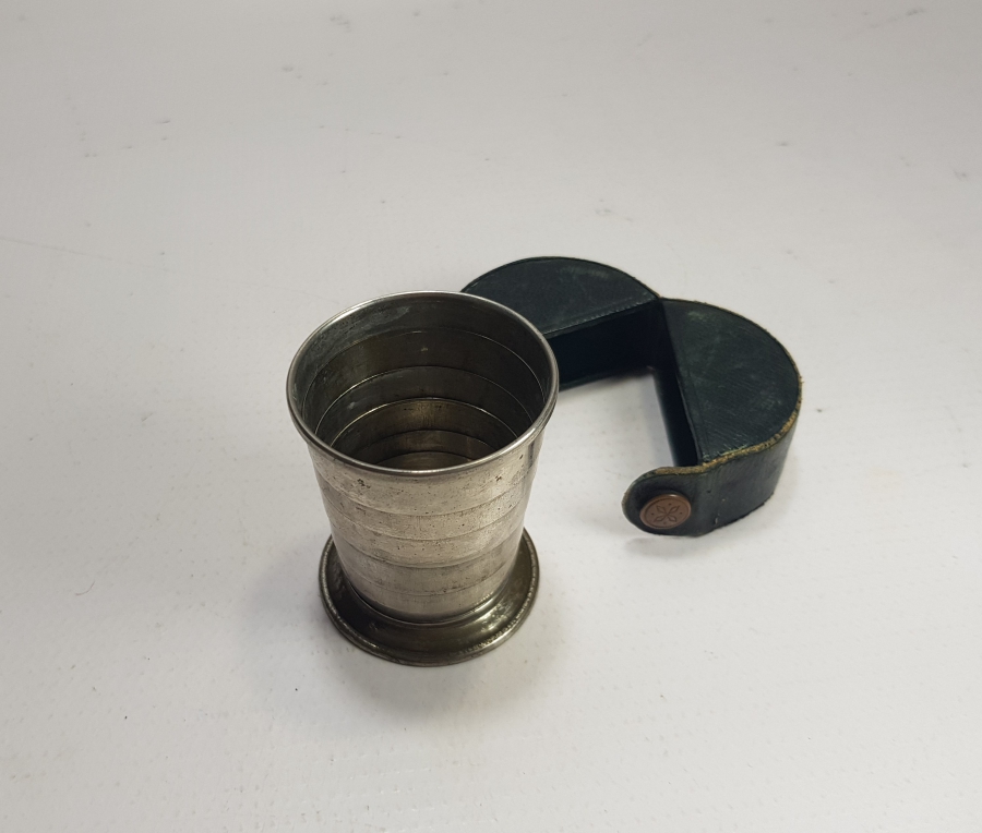 ORİJİNAL DERİ KUTUSUNDA ANTİKA SEYAHAT BARDAĞI