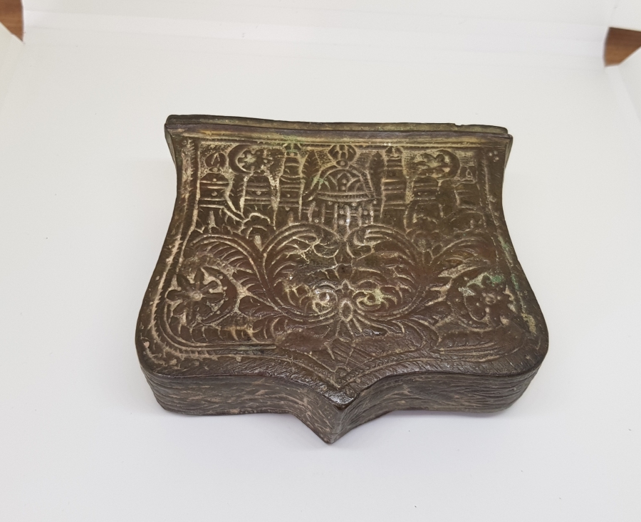 ÜZERİ CAMİ VE AY YILDIZ MOTİFLİ BÜYÜK BOY OSMANLI DÖNEMİ BRONZ ÇAPUTLUK