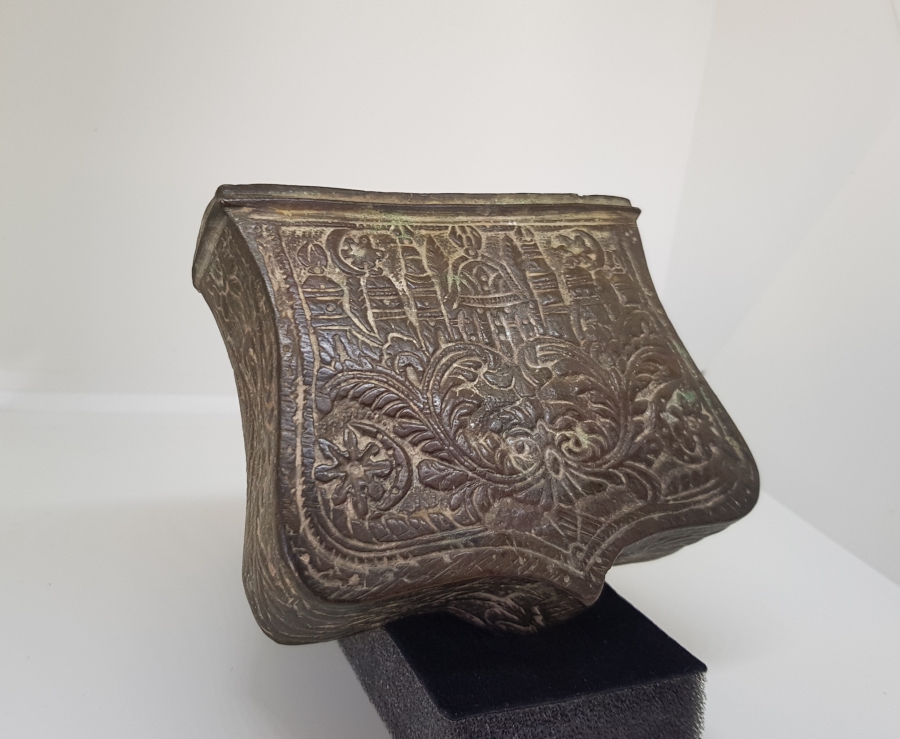 ÜZERİ CAMİ VE AY YILDIZ MOTİFLİ BÜYÜK BOY OSMANLI DÖNEMİ BRONZ ÇAPUTLUK